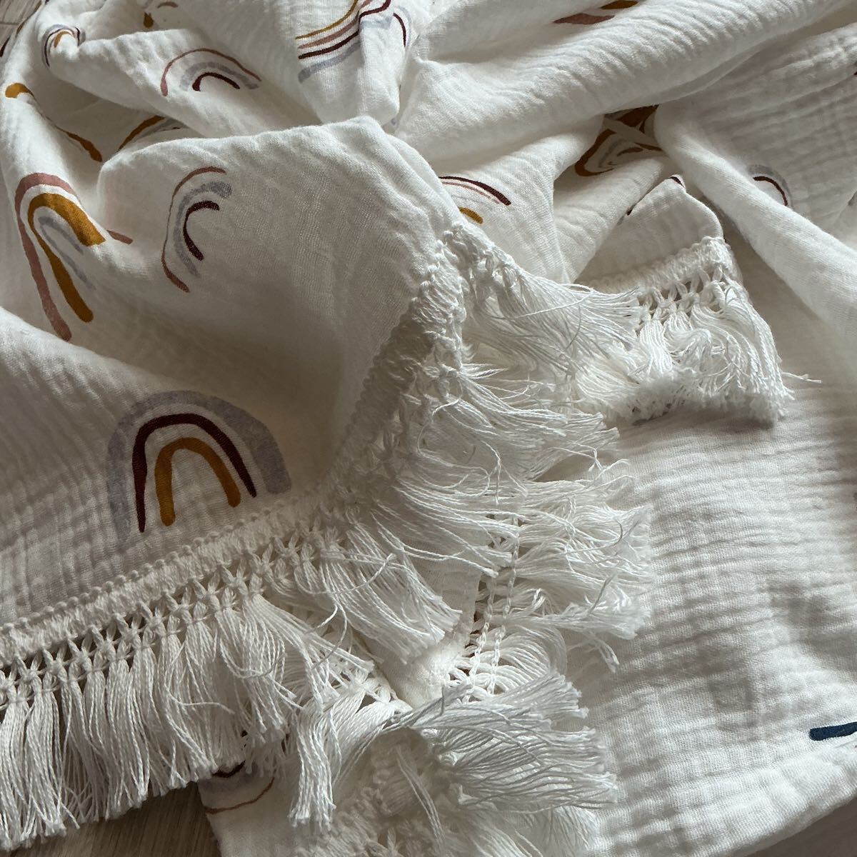 ■新品■【モスリン おくるみ】　フリンジ付き　ガーゼ　虹　レインボー_画像6