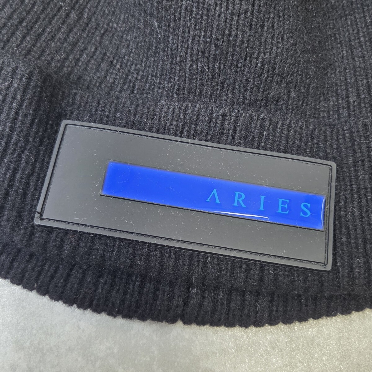 希少 Aries Rubber Patch Beanie Black アリエス アリーズ ラバーパッチ ニット帽 ビーニー 帽子 ブラック 黒 ロゴ イタリア製 ウール 毛_画像2