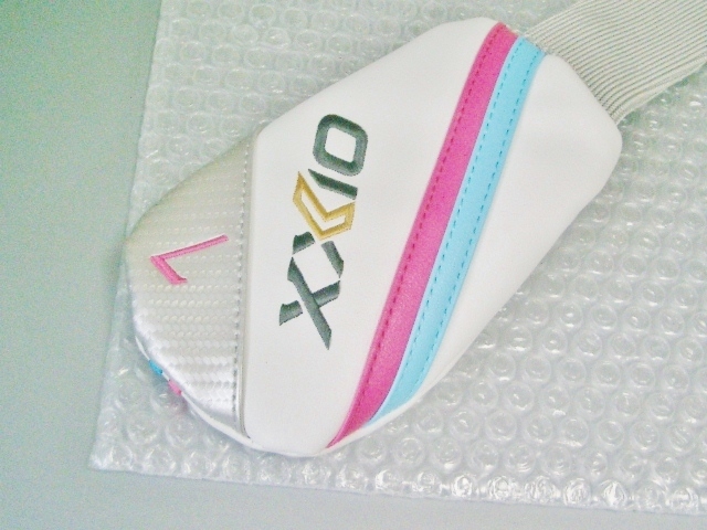 送料込み　未使用　ＸＸＩＯ　ゼクシオ　１２　レディース　斜めストライプ　白ピンク水色　７Ｗ用　ヘッドカバー_画像2