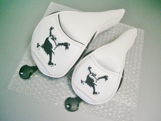 送料込み　未使用　オークリー　スカル柄　キャット　合皮×エナメル素材　白黒　ＦＷ＋ＵＴ用カバー　２本セット_画像1