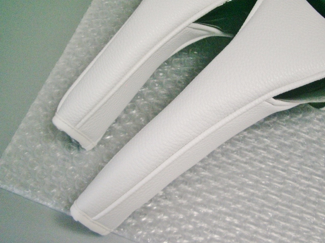 送料込み　未使用　オークリー　スカル柄　キャット　合皮×エナメル素材　白黒　ＦＷ＋ＵＴ用カバー　２本セット_画像4