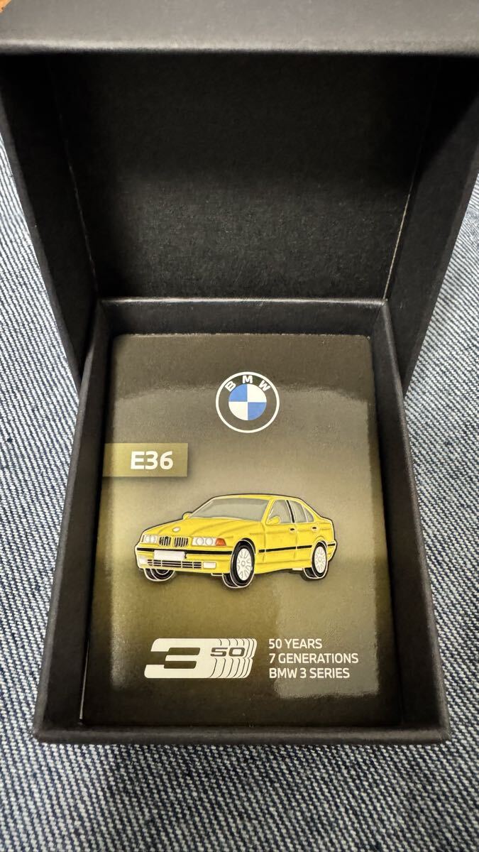 非売品 3シリーズ50周年限定 BMW 3シリーズ E36 ピンズ ピンバッジ 新品未使用 横約4cm×縦約2cm_画像1