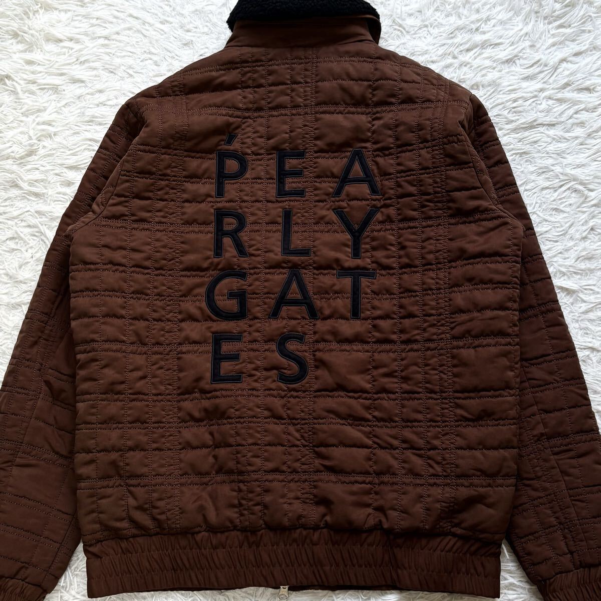 【新品 近年モデル】PEARLY GATES ジャケット 2way 背面ロゴ スウェード 中綿 ボア ブルゾン パーリーゲイツ メンズ ゴルフ ブラウン 4 M_画像1