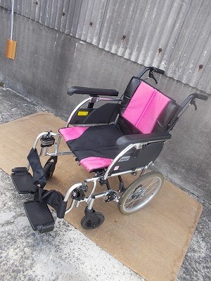 送料無料（一部地域を除く）パナソニック　介助式車椅子　モジュPITTAPFN-L-K　座幅42　TS-25-1014-04