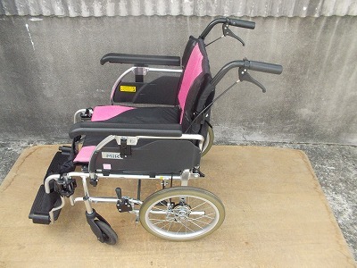 送料無料（一部地域を除く）パナソニック　介助式車椅子　モジュPITTAPFN-L-K　座幅42　TS-25-1014-04