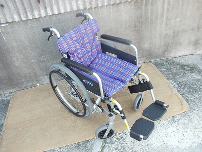 送料無料（一部地域を除く）KAWAMURA　カワムラサイクル　多機能簡易モジュール車いす 　KA822B　TS-25-1029-07_画像3