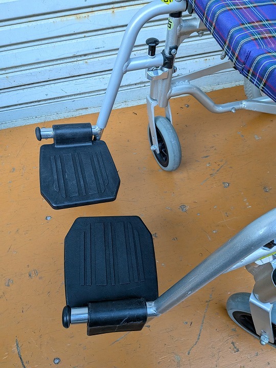 送料無料（一部地域を除く）　レッグサポートなし　介助式多機能車椅子カワムラKA816　KM-25-1006-08