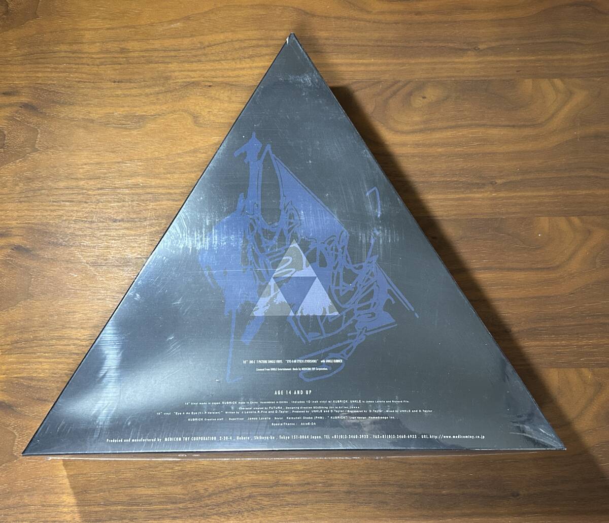 10 inches Die-Cut Picture Single Vinyl record ”EYE 4 AN EYE (VIP version)” with UNCLE KUBRICK_画像5