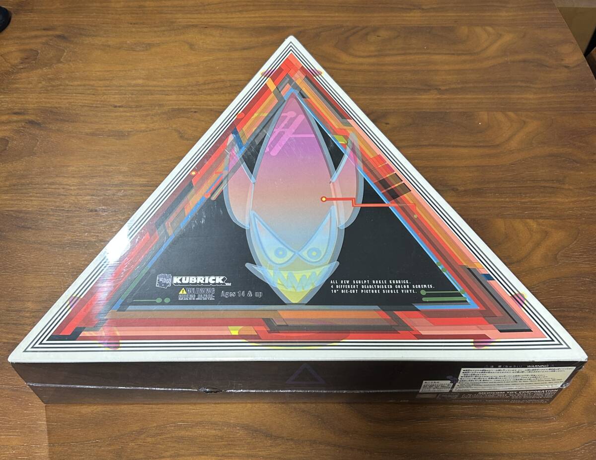 10 inches Die-Cut Picture Single Vinyl record ”EYE 4 AN EYE (VIP version)” with UNCLE KUBRICK_画像2