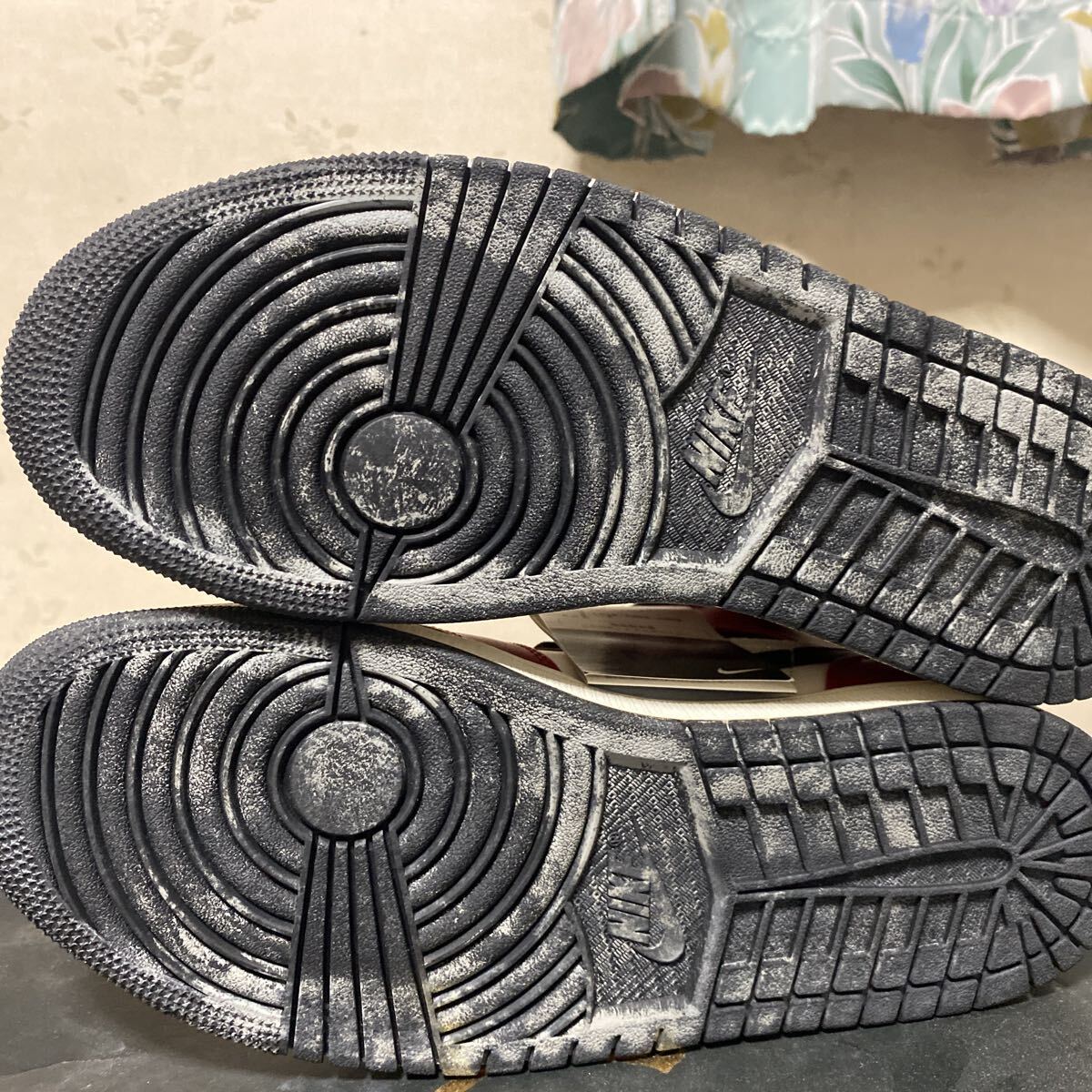 AIR JORDAN 1 MID CHICAGO BLACK TOE 554724-069 (ブラック/ブラック/ジムレッド)つま黒_画像3