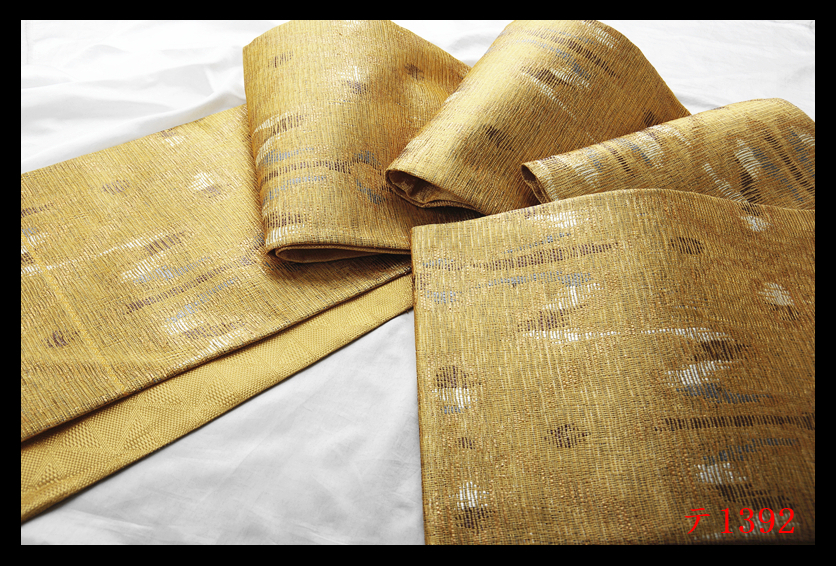 蔵【テ1392】西陣逸品　金色地　気品豊かに　正絹純金糸六通高級美術袋帯　◇検◇簪着物名古屋帯和装小物帯締め_画像4