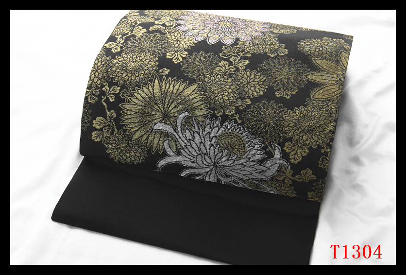 蔵【T1304】厳選逸品 縮緬 菊紋 黒色 黒色地 気品豊かに 正絹高級美術名古屋帯 ◇検簪着物袋帯和装小物帯締め_画像2