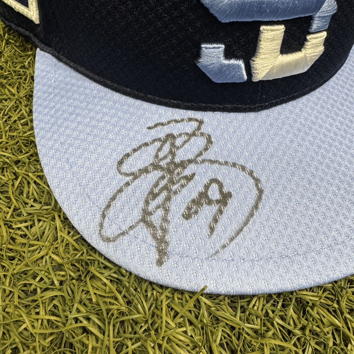 【チャリティ】埼玉西武ライオンズ 佐藤隼輔 投手『ライオンズフェスティバルズ 2025』キャップ(直筆サイン入り)_画像2