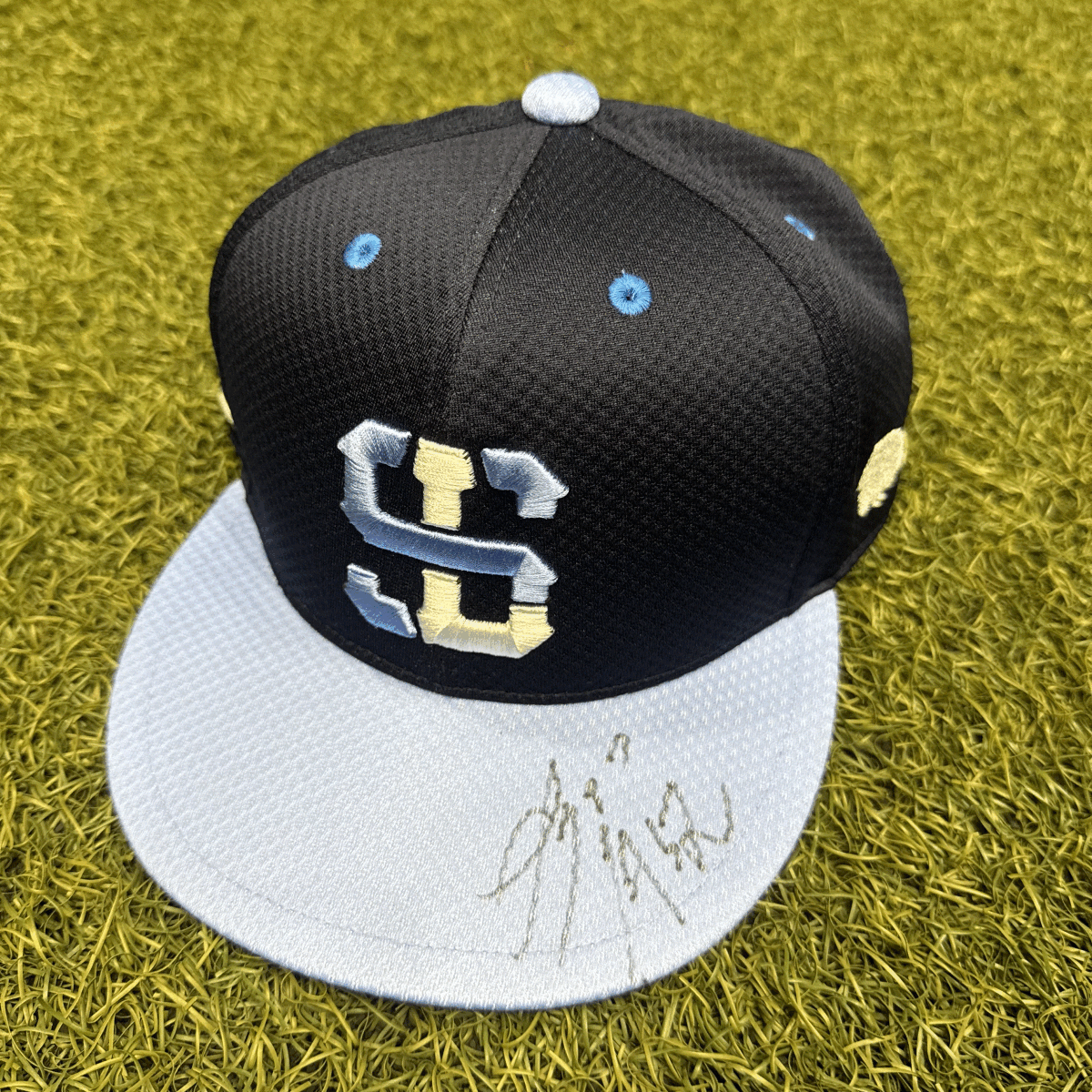 【チャリティ】埼玉西武ライオンズ 篠原響 投手『ライオンズフェスティバルズ 2025』キャップ(直筆サイン入り)_画像1