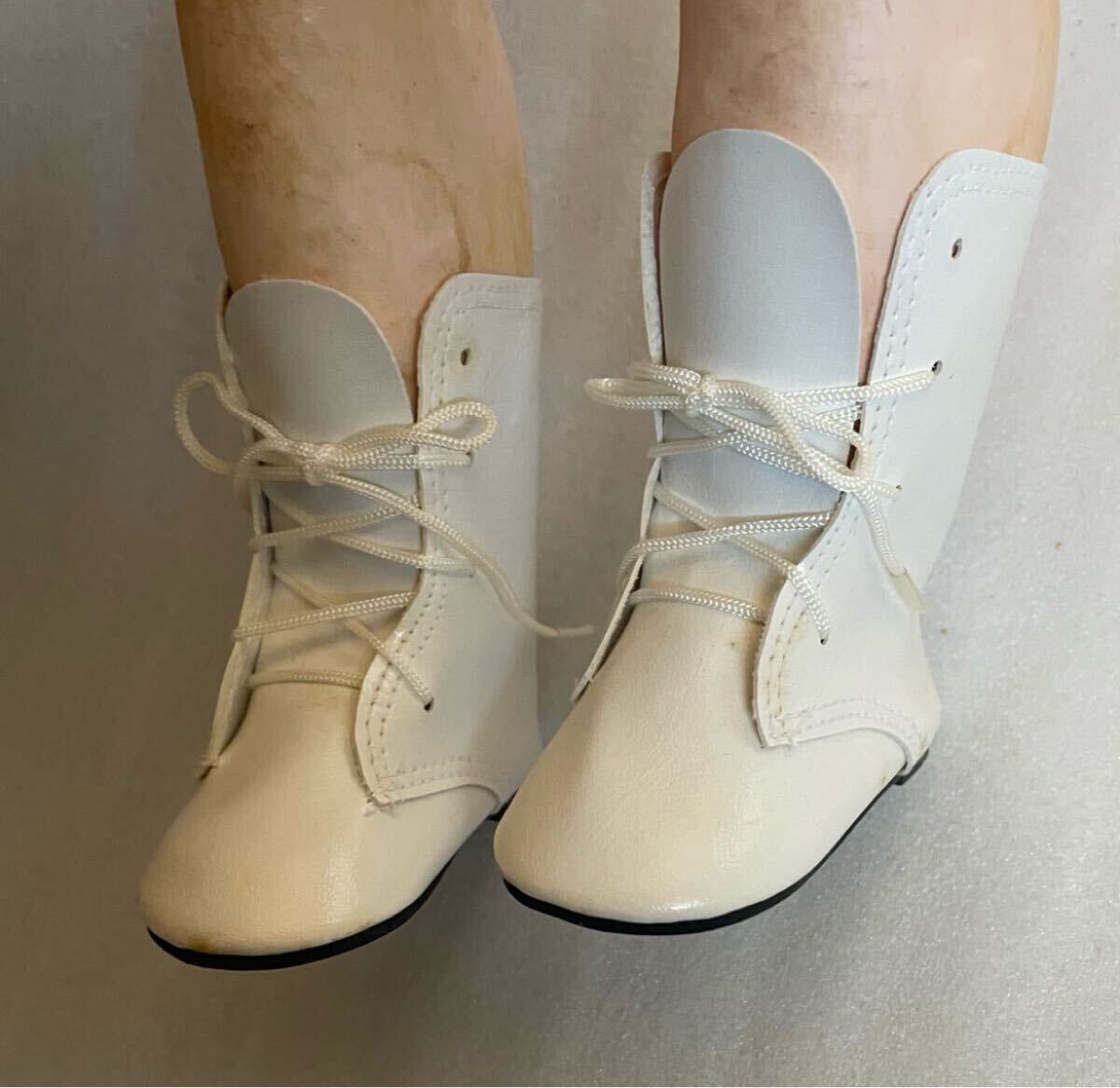 アンティーク 9センチ ビスクドール ブーツ 靴 大きい子 ドールシューズ ホワイト ビンテージ 人形 ブリュジュン ジュモー_画像3