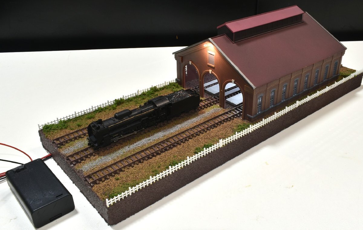 【SAZAN】鉄道ジオラマ展示台 3連レンガ機関庫 照明付き3線路(他の商品と同梱不可)※40x15cm★52_画像1
