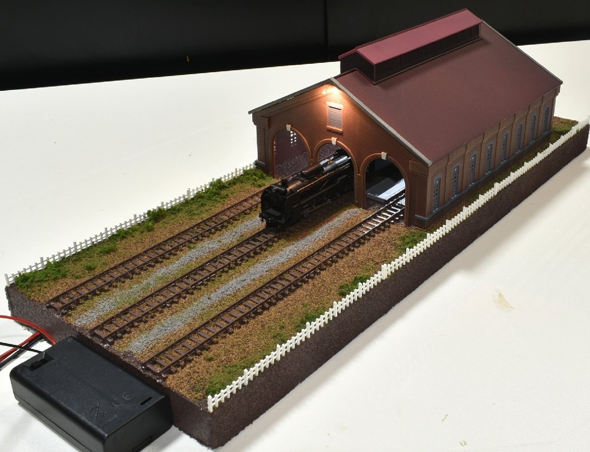 【SAZAN】鉄道ジオラマ展示台 3連レンガ機関庫 照明付き3線路(他の商品と同梱不可)※40x15cm★52_画像4