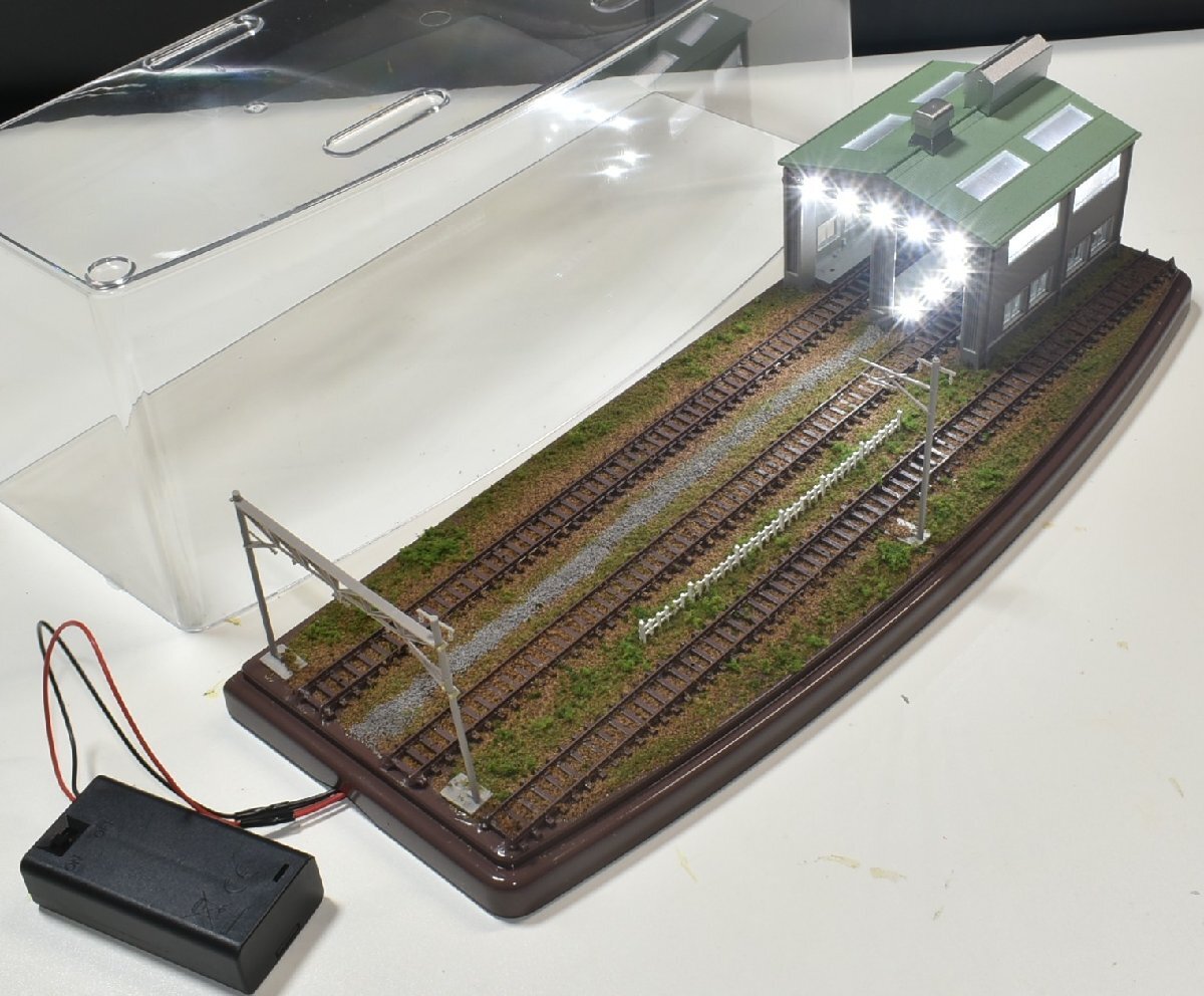 【SAZAN】鉄道ジオラマ展示台ケース付き TOMIX機関庫ヤード照明付き3線路(他の商品と同梱不可)※33x12cm★49_画像9