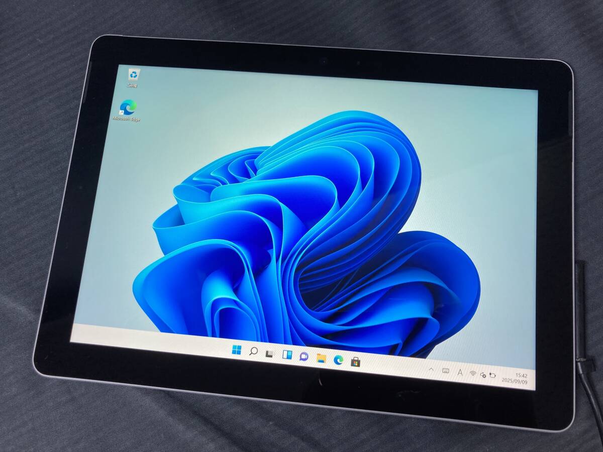 Microsoft SURFACE GO [Pentium Gold 4415Y 1.6Ghz/RAM:8GB/SSD:128GB/10インチ]Win11 Office 動作品※ジャンク扱い④_画像1