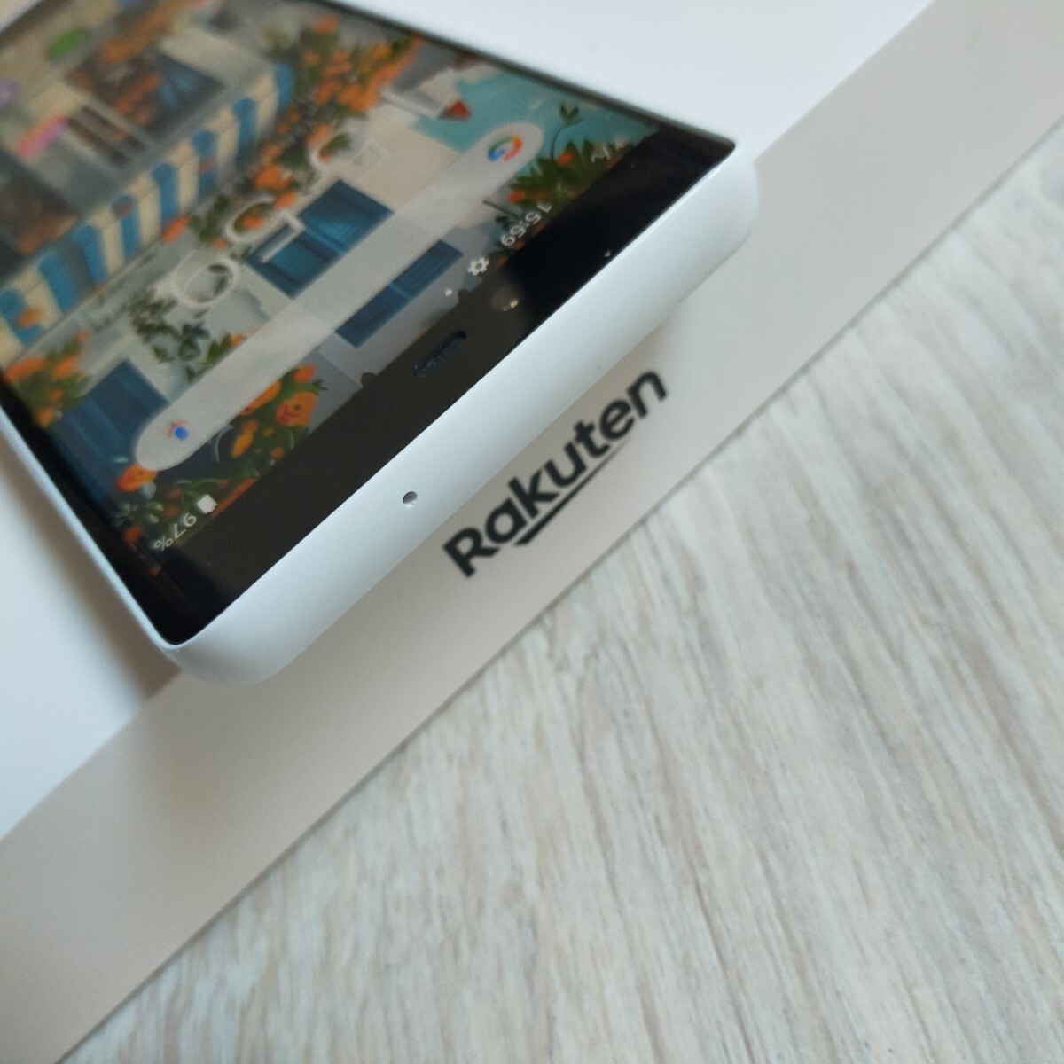 「Rakuten Hand 楽天ハンド 5G」　ホワイト　割と綺麗かと思います。　 RAM4GB.ROM128GB　デュアルSIM　SIMフリー　 esim 　_画像3