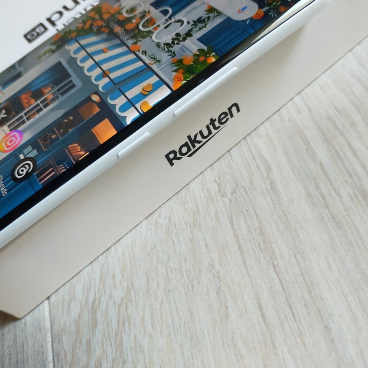「Rakuten Hand 楽天ハンド 5G」　ホワイト　割と綺麗かと思います。　 RAM4GB.ROM128GB　デュアルSIM　SIMフリー　 esim 　_画像5