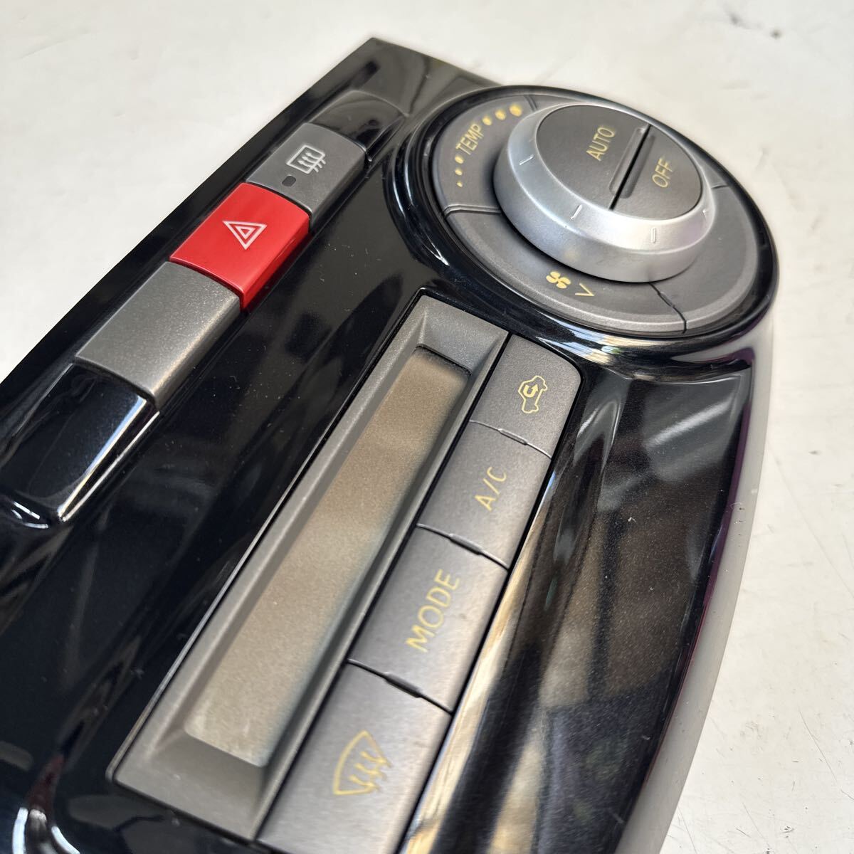 240014 ダイハツ L385タントカスタム エアコンスイッチ センターパネル 55406-B2A70 ハザードスイッチ_画像6