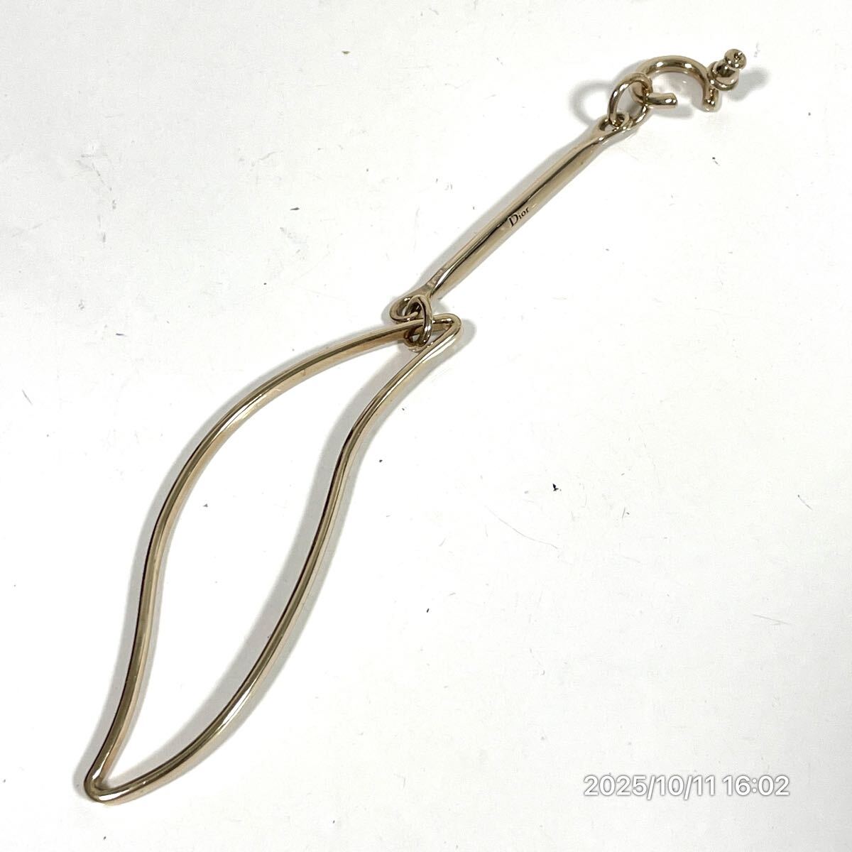 美品 Dior クリスチャンディオール CDロゴ リーフ調 ブランドロゴマーク ゴールドカラー 片耳 大ぶり ピアス アクセサリー 装飾品_画像6
