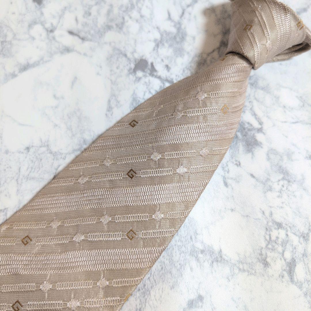 【極美品】GUCCI グッチ ネクタイ G ロゴ 総柄_画像1