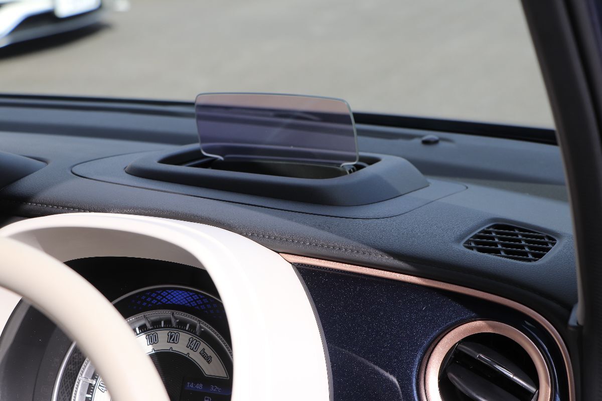 最上級グレード HYBRID X セーフティプラスパッケージ、全方位モニター付メモリーナビ装着車 ヘッドアップディスプレイ ワゴンRスマイル_画像8