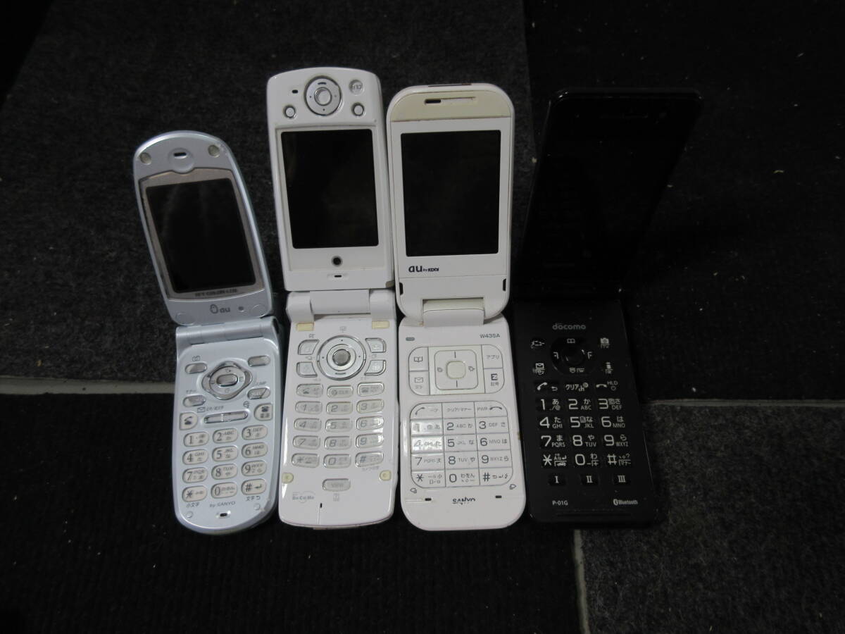 棚8・A1061　ガラケー　au 　Softbank　docomo 　色々まとめ8台　部品取り前提_画像2