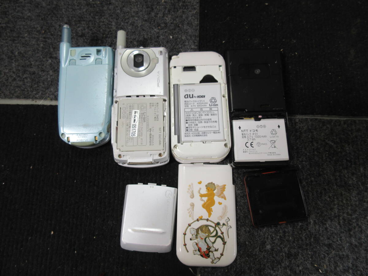棚8・A1061　ガラケー　au 　Softbank　docomo 　色々まとめ8台　部品取り前提_画像3
