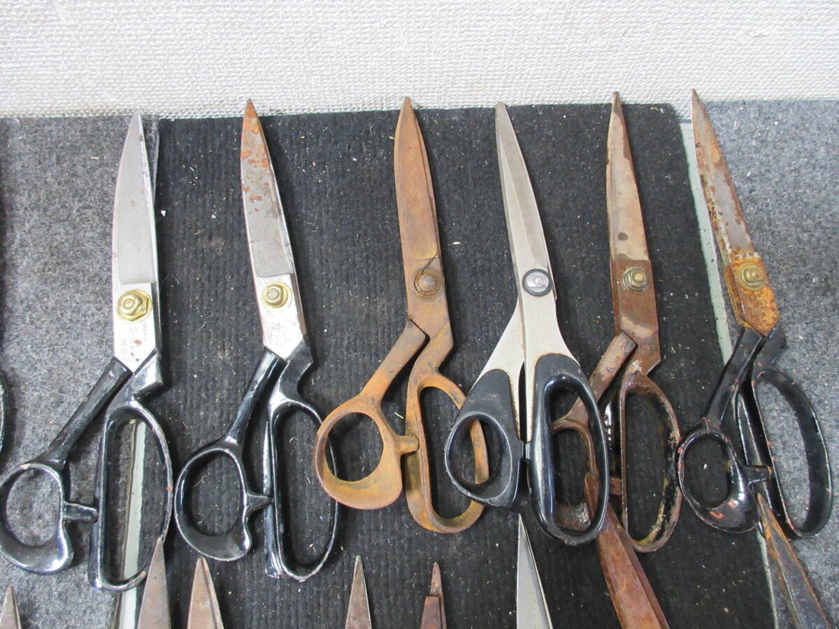 棚8・A1064 鋏 裁ち鋏 洋裁鋏 竜次郎作安来鋼 吉満 秀兼作 宗正 吉光 王冠 菊三郎 小町 24本セット_画像3