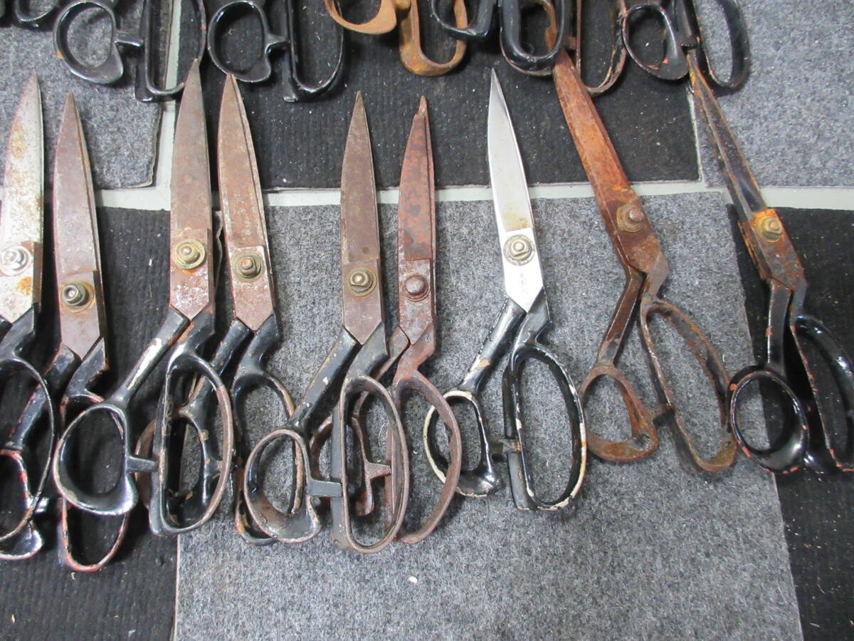 棚8・A1064 鋏 裁ち鋏 洋裁鋏 竜次郎作安来鋼 吉満 秀兼作 宗正 吉光 王冠 菊三郎 小町 24本セット_画像5