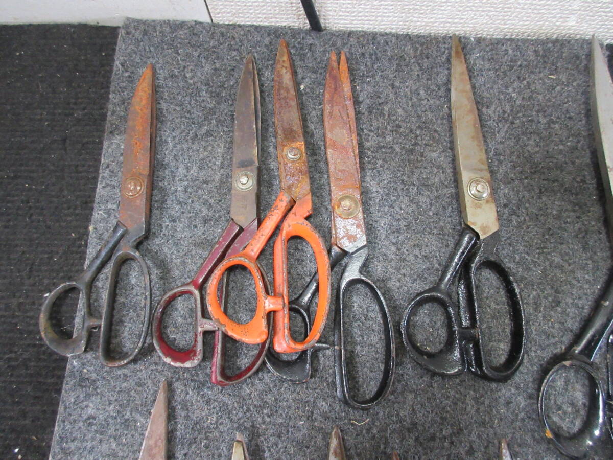 棚8・A1064 鋏 裁ち鋏 洋裁鋏 竜次郎作安来鋼 吉満 秀兼作 宗正 吉光 王冠 菊三郎 小町 24本セット_画像2