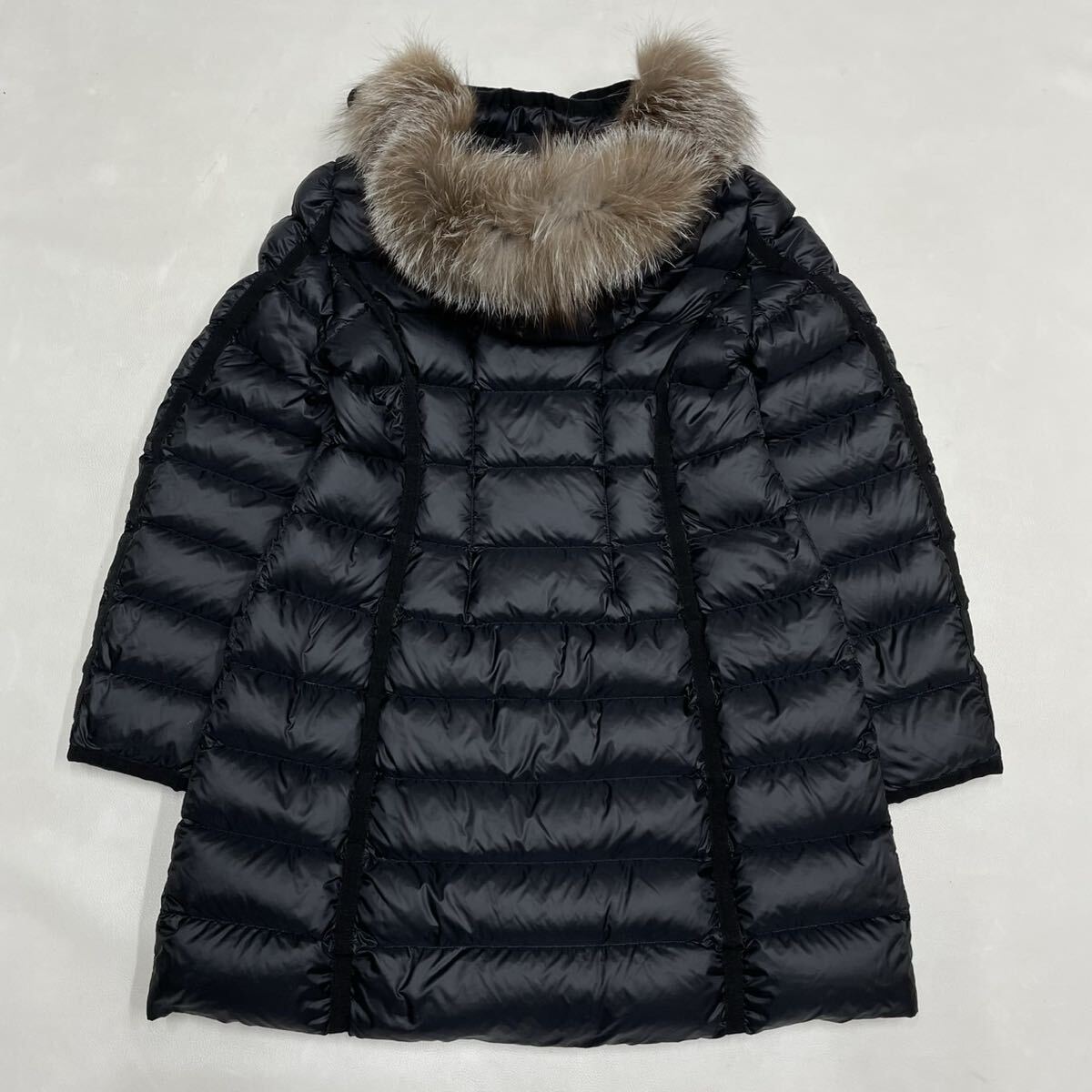 極美品 サイズ4 MONCLER モンクレール HERMIFUR エルミファー ブラック ダウンコート_画像2