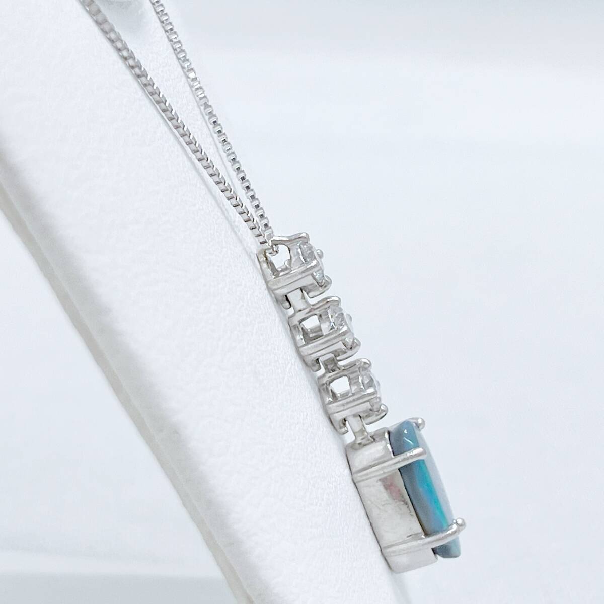 【鑑別書付】 K18WG 約50cm 天然ブラックオパール 0.65ct 天然ダイヤモンド 0.25ct 総重量約3.0g ホワイトゴールド ネックレス_画像3