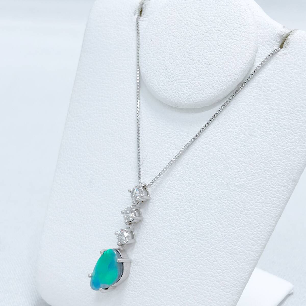 【鑑別書付】 K18WG 約50cm 天然ブラックオパール 0.65ct 天然ダイヤモンド 0.25ct 総重量約3.0g ホワイトゴールド ネックレス_画像1