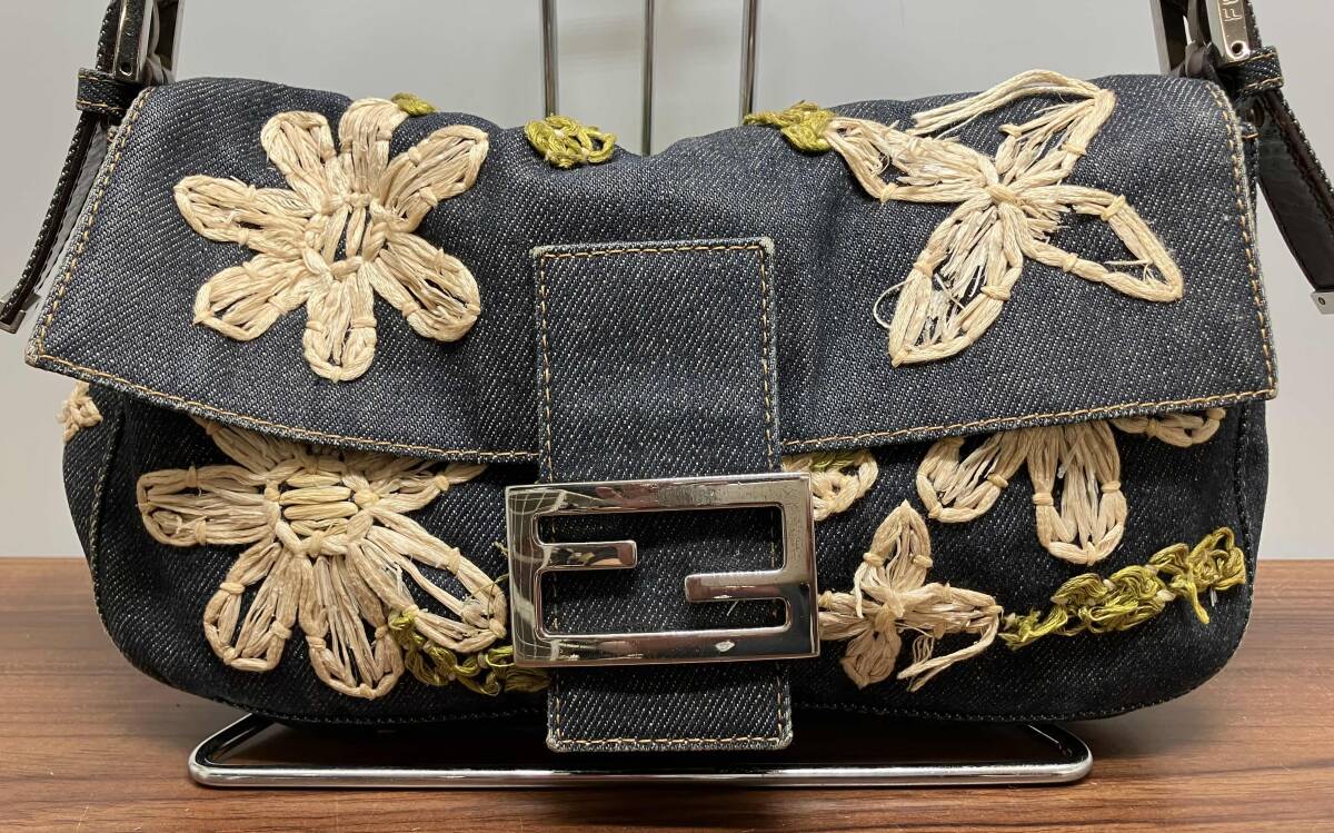 FENDI マンマバケット デニム 刺繍花柄 ほつれあり ハンドバッグ フェンディ_画像2