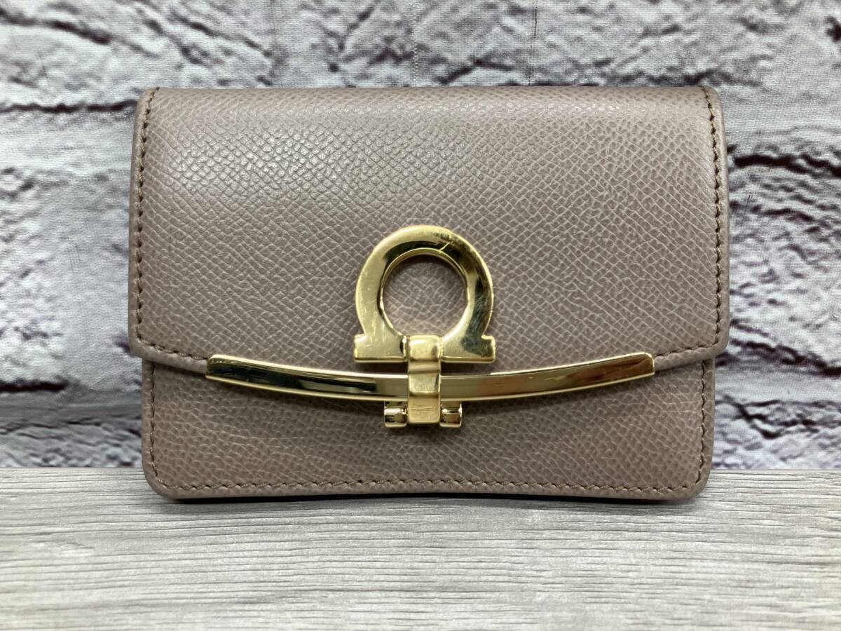 Salvatore Ferragamo IR-22D198 мелкие вещи оттенок бежевого магазин квитанция возможно 