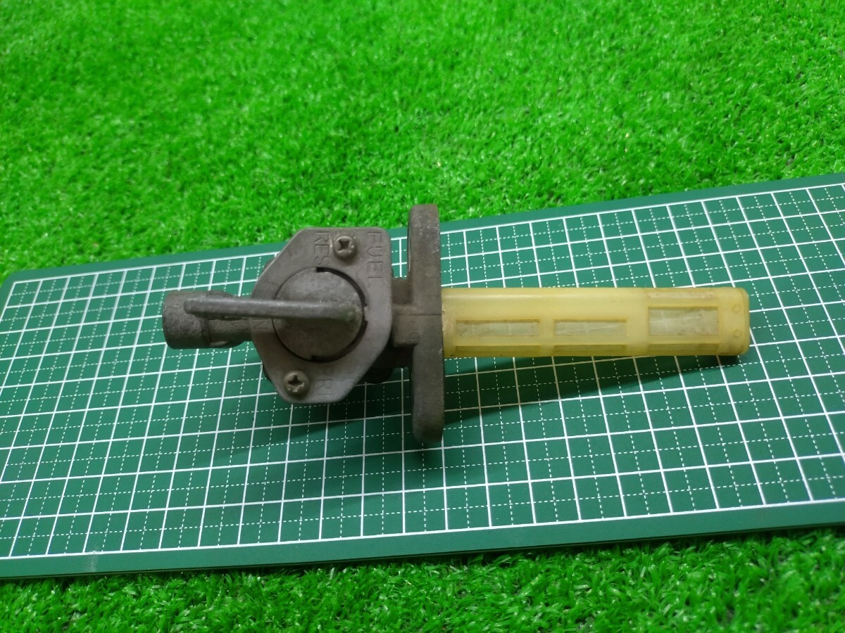 車種不明　 燃料コック　多分カワサキ　ゼファー系？　（GPZ400F FX GP…系？）_画像2