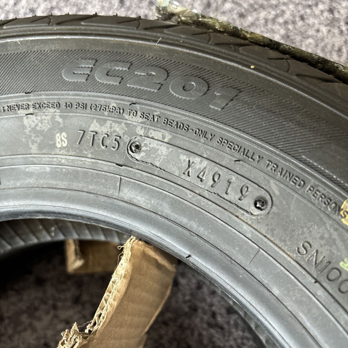 145/80R12 ダンロップ　EC201 未使用品　2019年製2本セット:5500_画像4