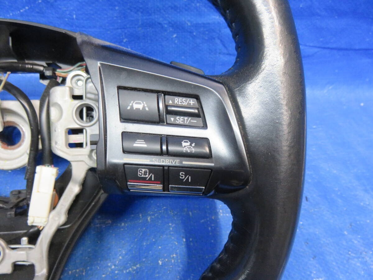 LA6370* Subaru VMG Levorg предыдущий период кожа руль / кожаная оплетка руля кондиционер Paddle Shift есть / оригинальный VM4 * потертость царапина 