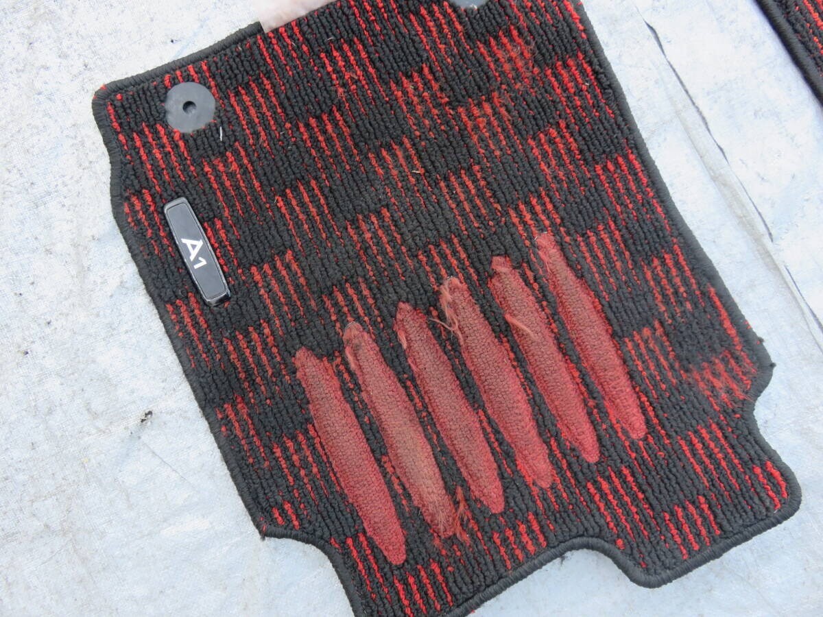 LA3167* Audi A1/8XCHZ 1.0TFSI оригинальный коврик на полу /4 позиций комплект один шт / 1.4TFSI 8XCZE * царапина загрязнения иметь