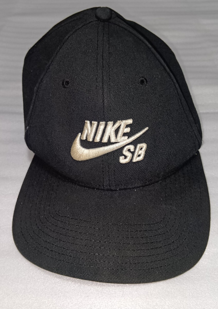 ☆NIKE SB PROキャップ帽子ぼうし調節可S1ZE56cmブラック黒色スポーツ白SWOOSH刺繍ファッション アウトドア ウェア ナイキBETTER WORLD.COM_画像1