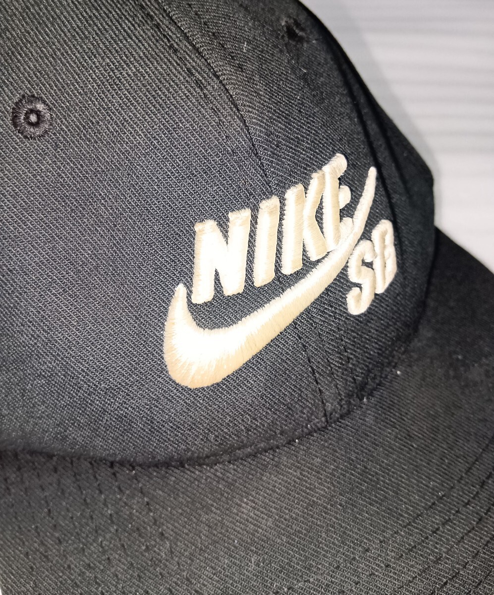 ☆NIKE SB PROキャップ帽子ぼうし調節可S1ZE56cmブラック黒色スポーツ白SWOOSH刺繍ファッション アウトドア ウェア ナイキBETTER WORLD.COM_画像3