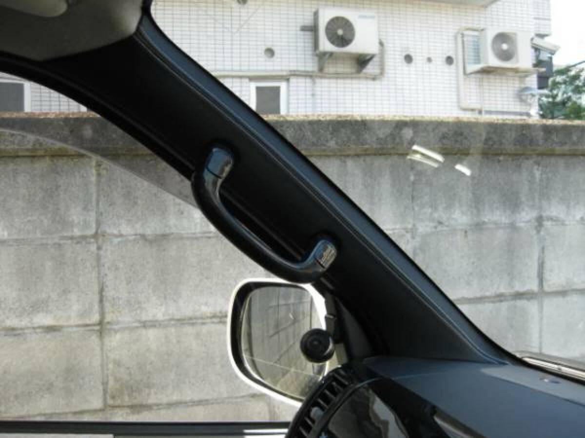 ★ハイエース200系　A ピラー Ｗステッチレザー張り生地★_画像1
