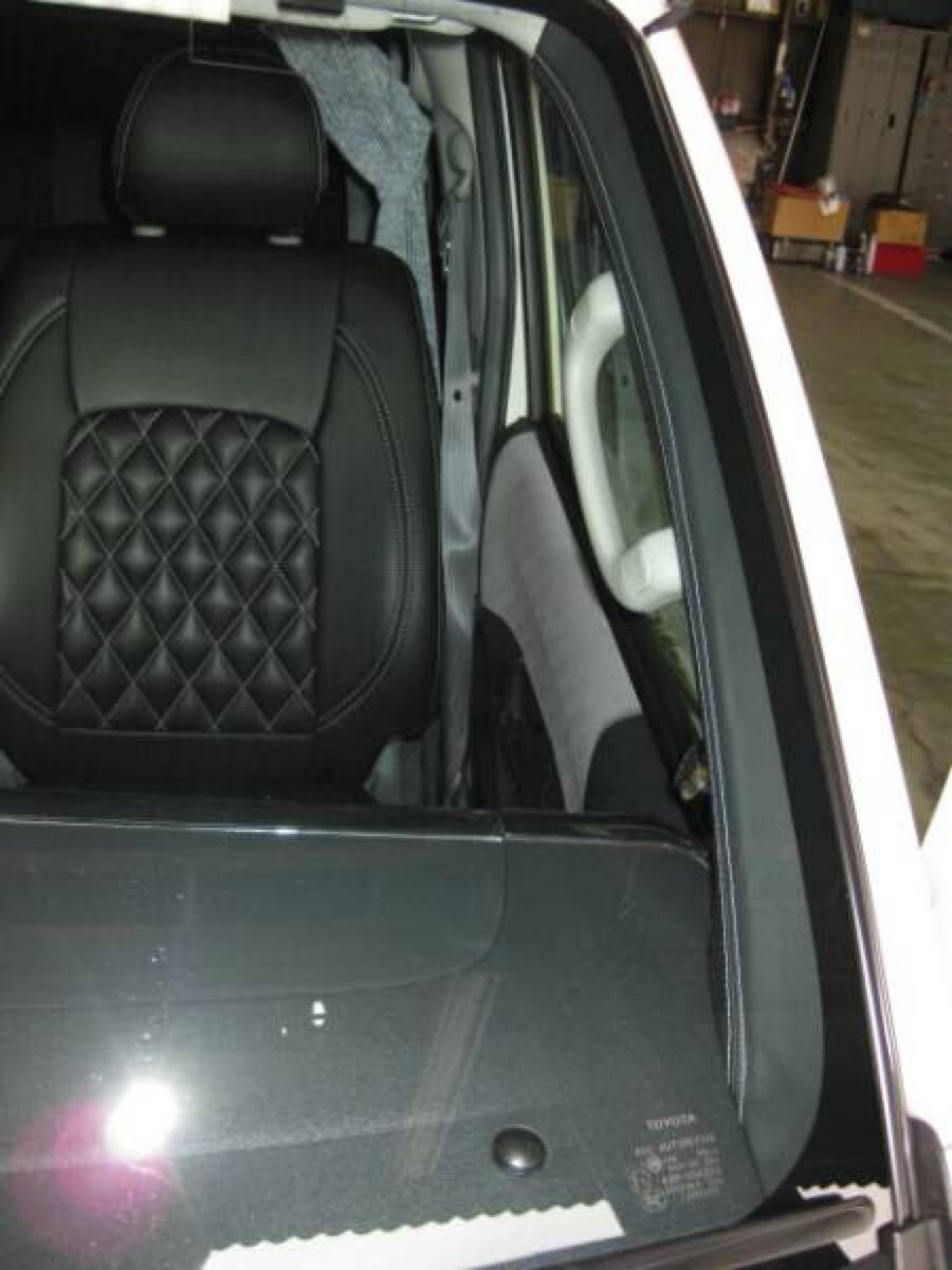 ★ハイエース200系　A ピラー Ｗステッチレザー張り生地★_画像3