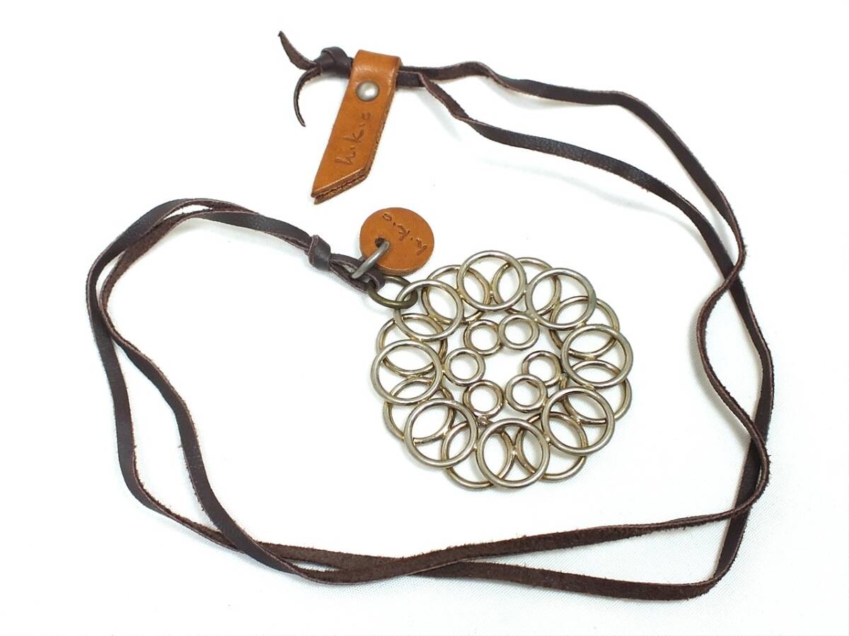 ■h.k.c ホークカンパニー HAWK COMPANY 革ひも ペンダント■重ねリング レザータグ ロゴ入り■アジアン雑貨 エスニック 革紐 ネックレス■_画像2