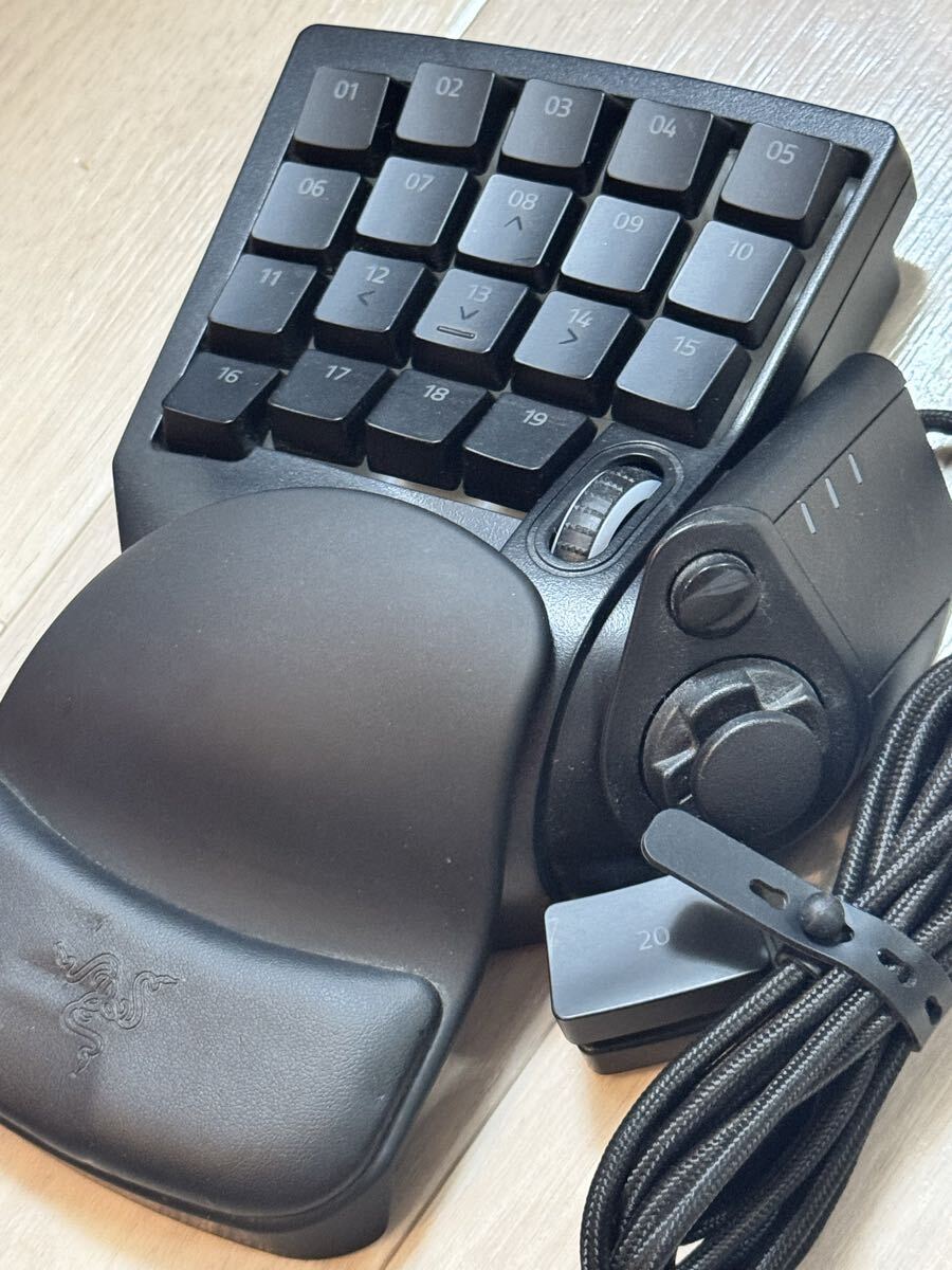 中古　Razer Tartarus V2 左手用キーパッド ゲーミングキーボード_画像3