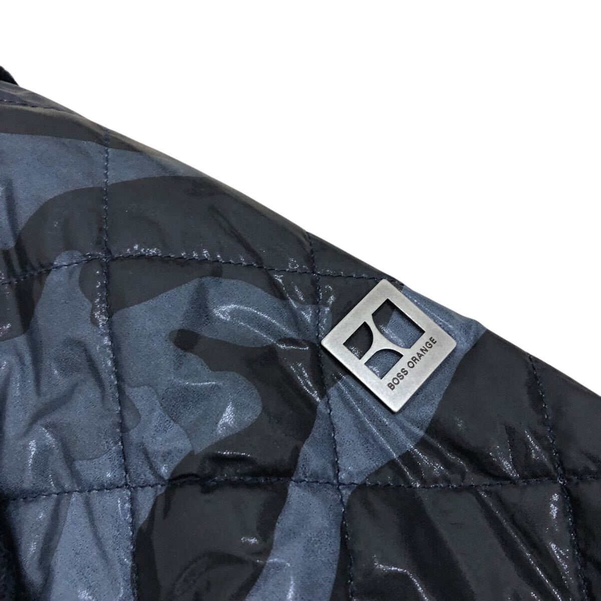 10K342-38 HUGO BOSS ヒューゴボス ブルゾン ジャケット ボタン アウター 袖 長袖 ベスト 2WAY 中綿 スタジャン ネイビー 迷彩 メンズ 50_画像7